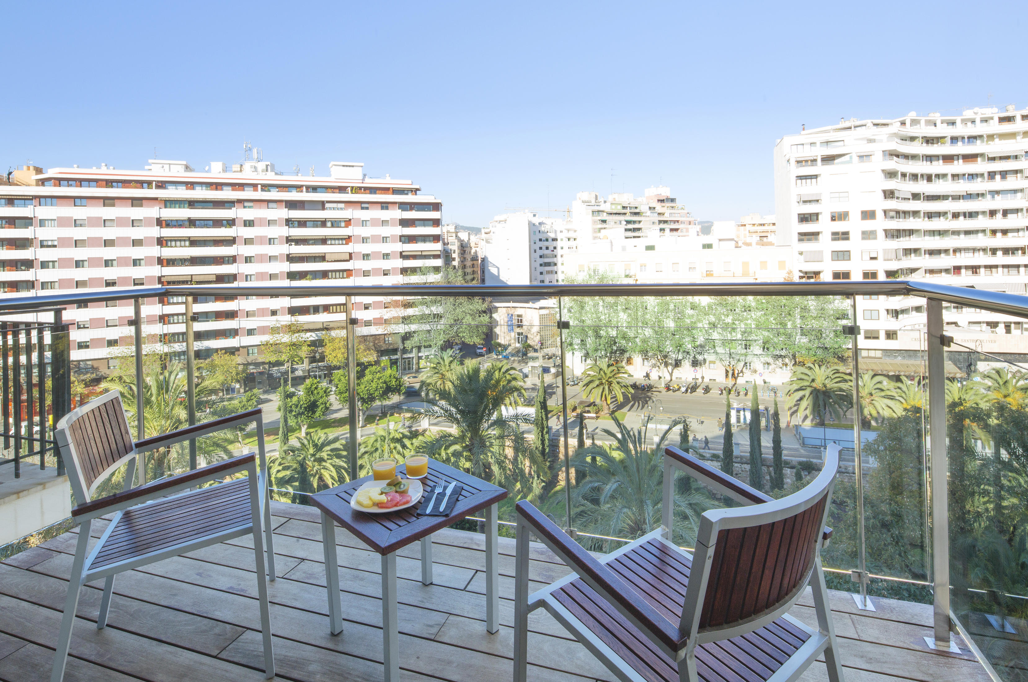 Room - City view 2.jpg